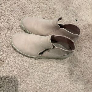 Ecco Women's Cream Ankle Booties